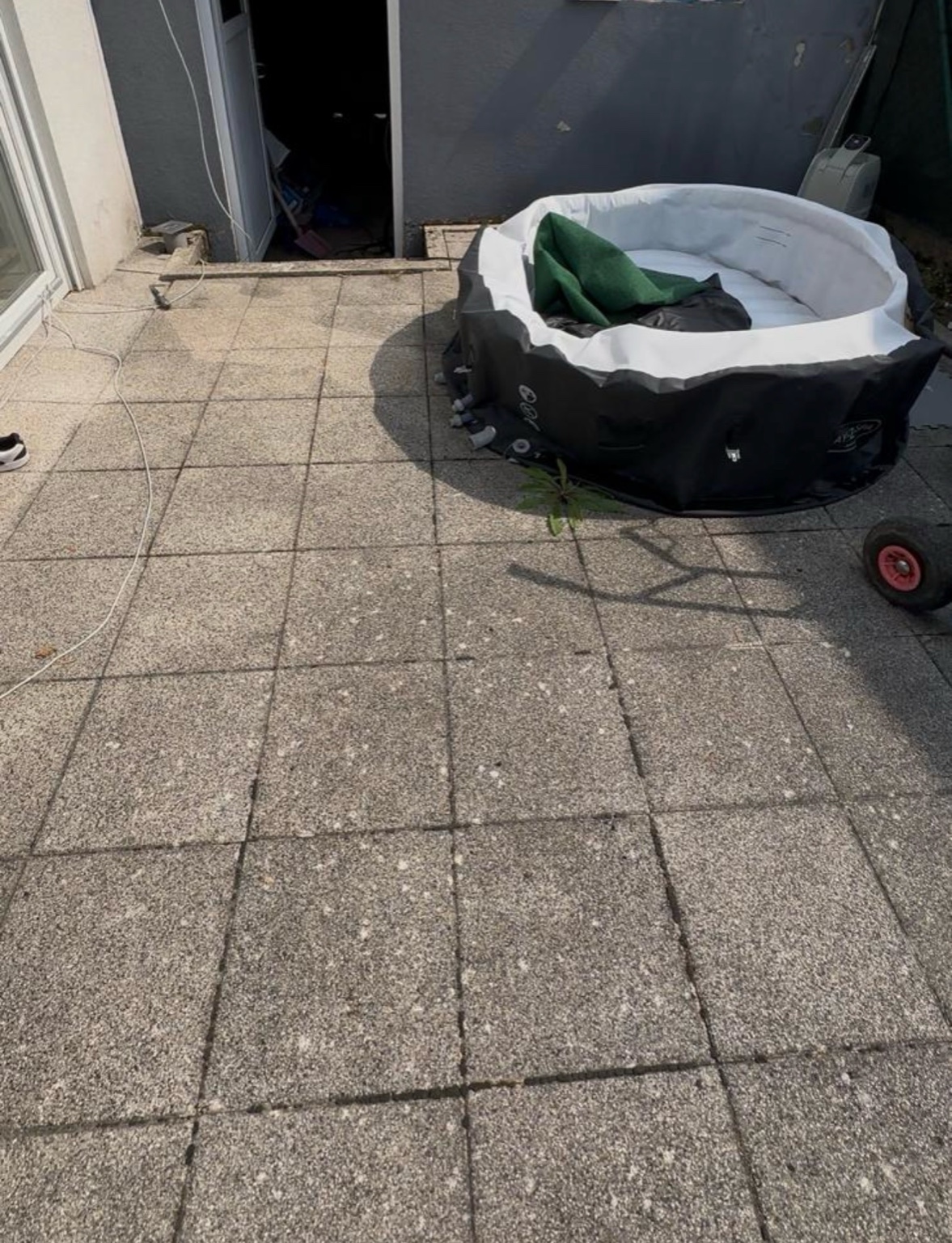 Terrasse vor der Reinigung